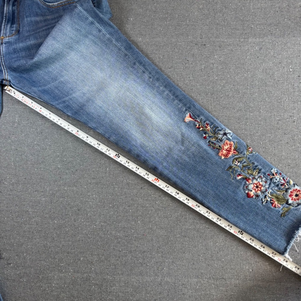 Driftwood Jackie Jeans Women Size 30 Blue Excellent Floral Embroidered Raw Hem - Picture 7 of 10